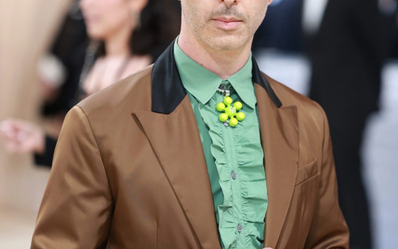 Jeremy Strong pode viver Mark Zuckerberg em “A Rede Social 2”