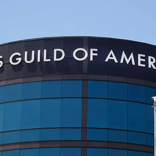 Roteiristas dos EUA fecham novo acordo e evitam greve com estúdios
