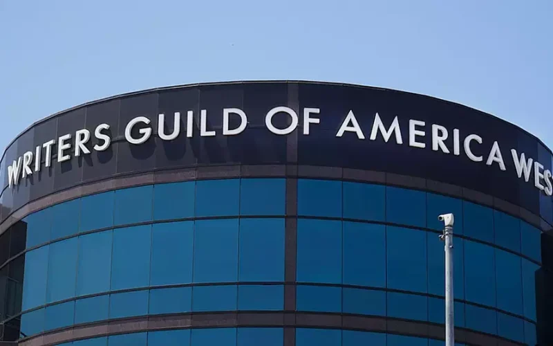Roteiristas dos EUA fecham novo acordo e evitam greve com estúdios